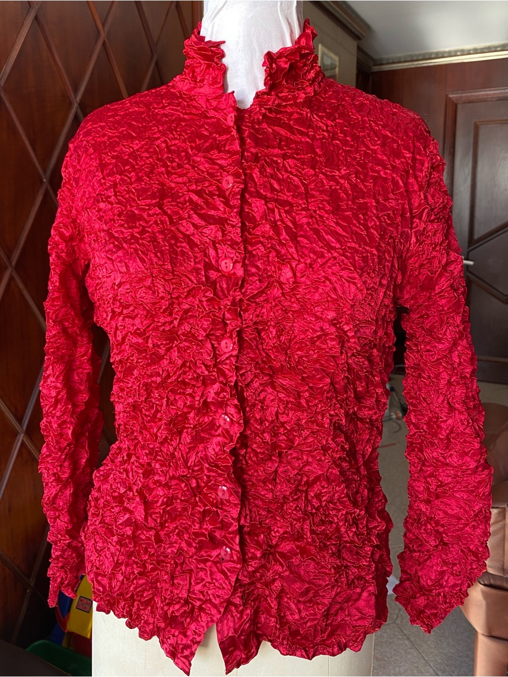 Simon Chang Designer Crinkle button blouse - like new